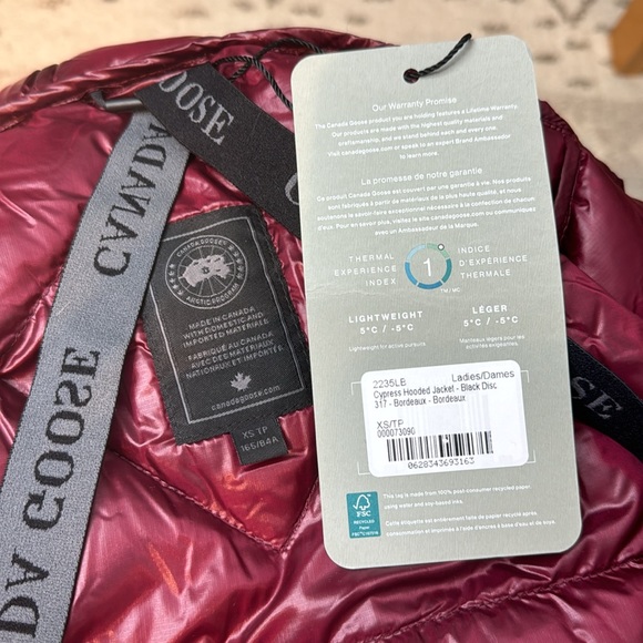 Canada Goose Cypress Hooded Jacket with Black Logo - Picture 13 of 13